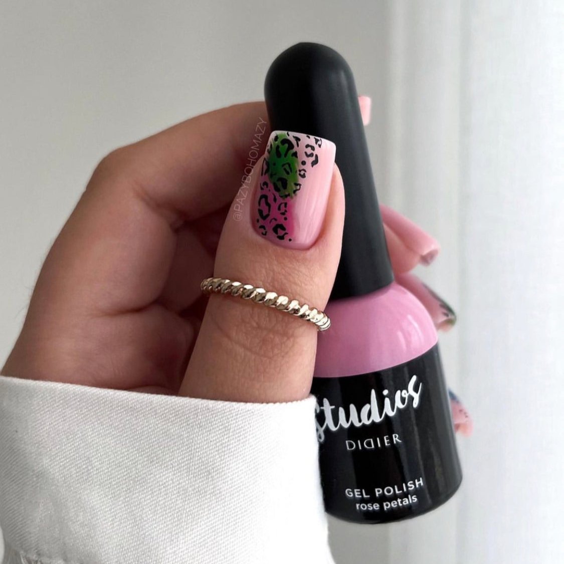 Studios Didier Rose Petals gellakk nude glitter